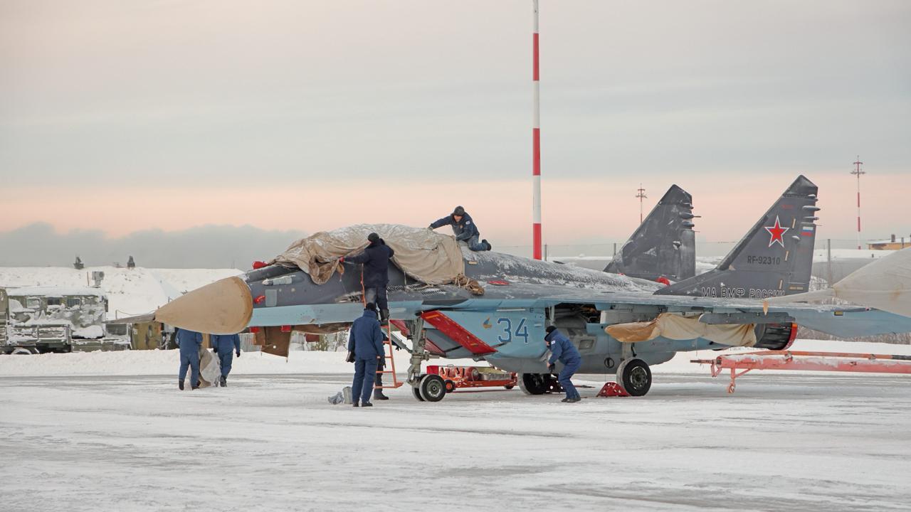 Пронзая облака